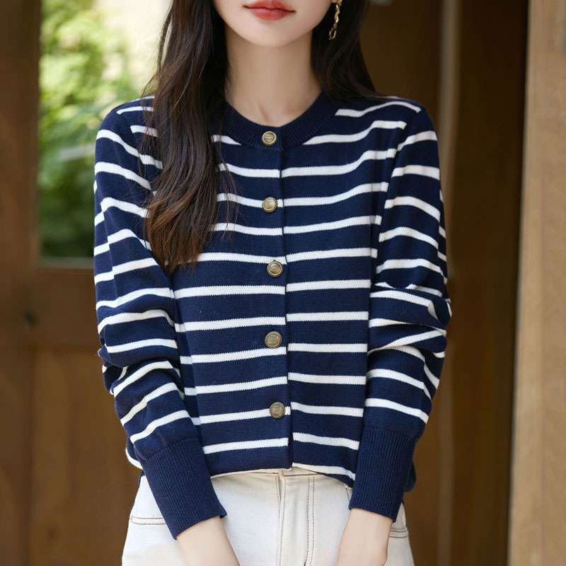 ボーダー柄クルーネックカーディガン ボーダー服