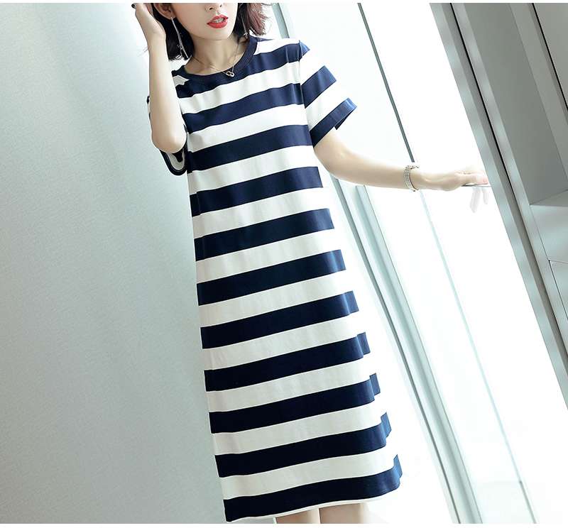 ゆったりシルエットのボーダーワンピース ボーダー服