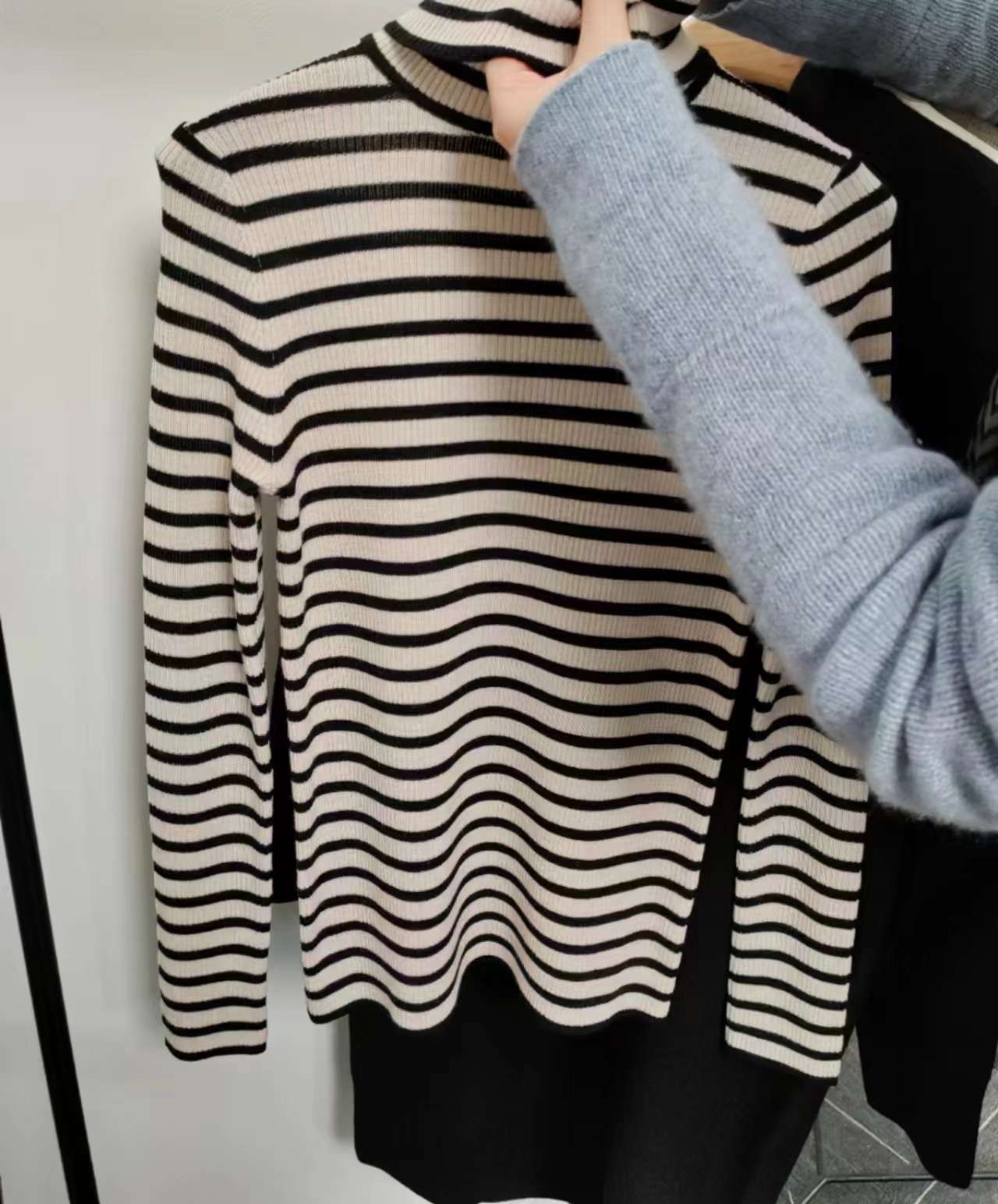 シンプルボーダータートルネックニット ボーダー服