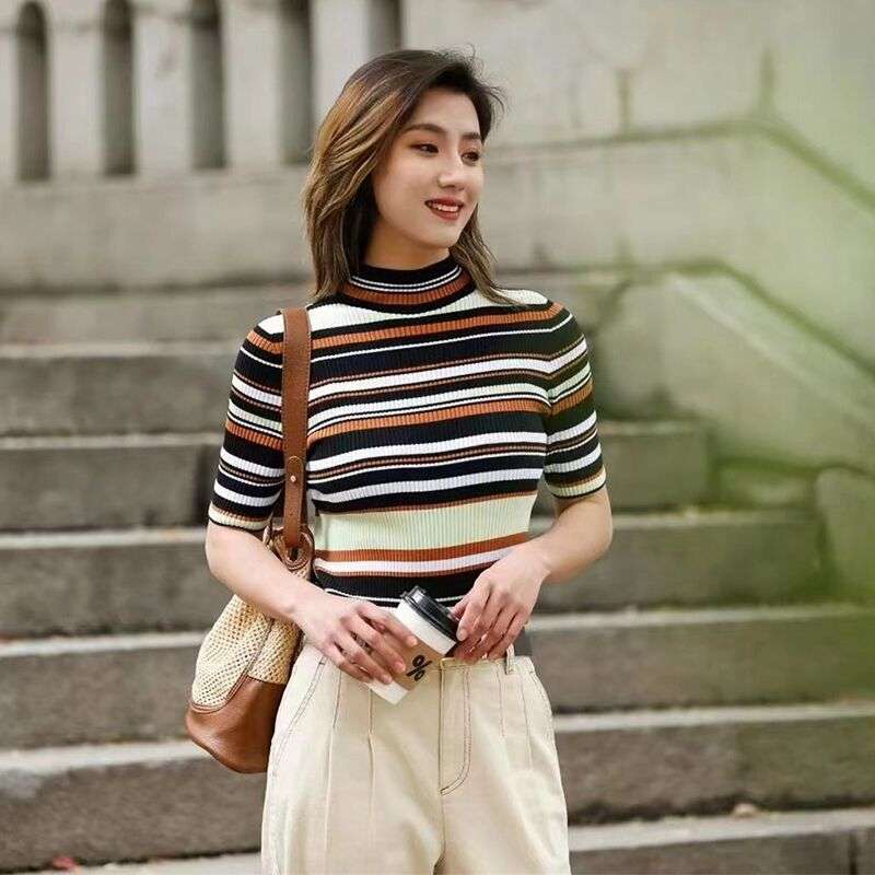 マルチボーダー柄リブ編みハイネックニット ボーダー服