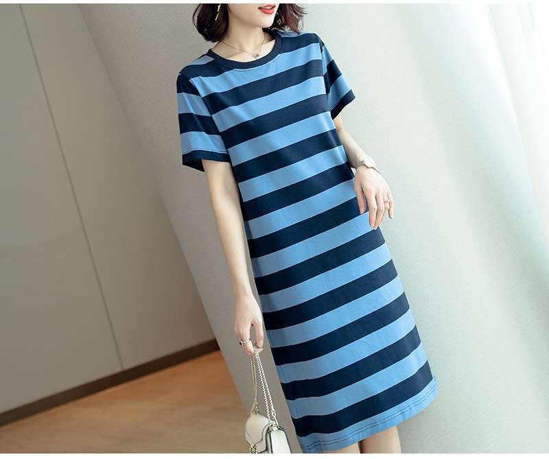 ゆったりシルエットのボーダーワンピース ボーダー服