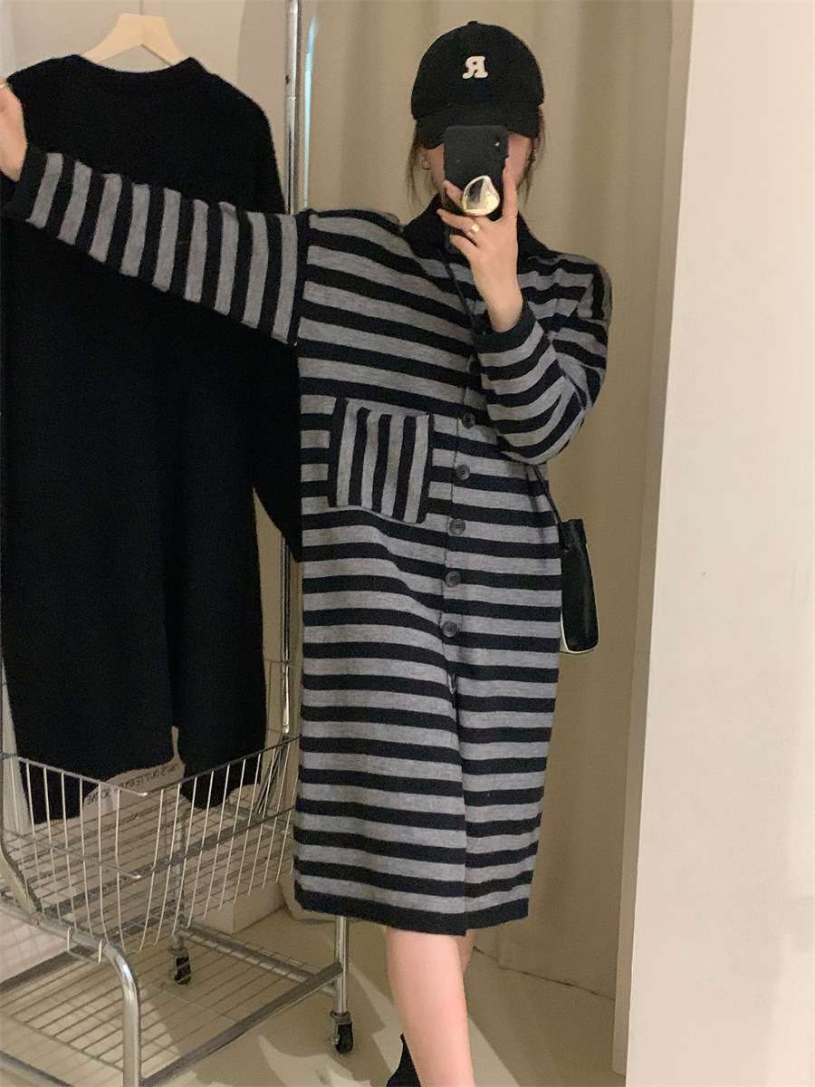 オーバーサイズストライプ柄ニットワンピース ボーダー服