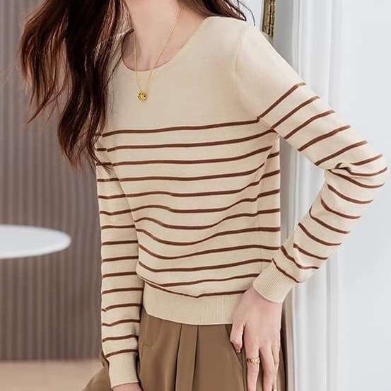 すっきりシルエットのボーダーニット ボーダー服