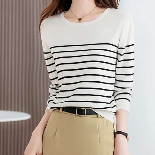 すっきりシルエットのボーダーニット ボーダー服