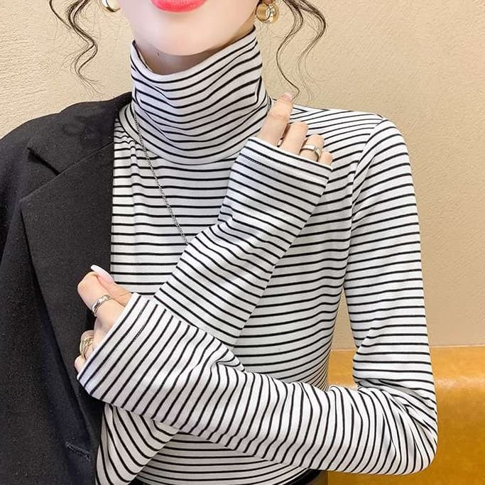 ボーダー柄タートルネック長袖インナー ボーダー服
