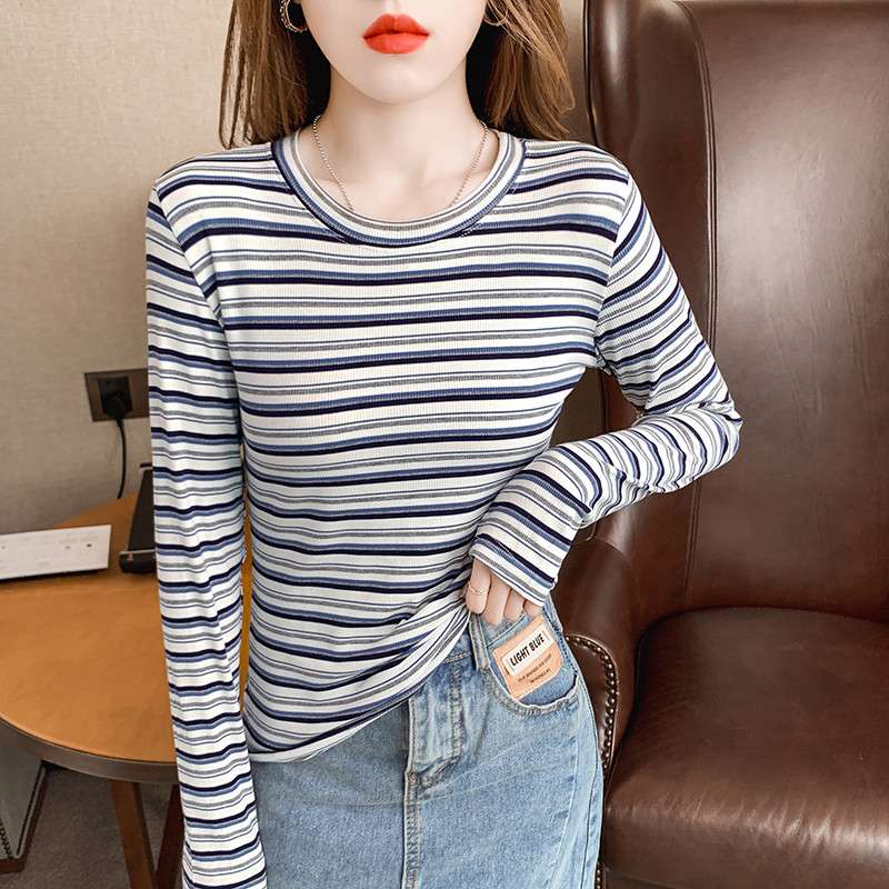 体型をキレイに見せる細ストライプニット ボーダー服