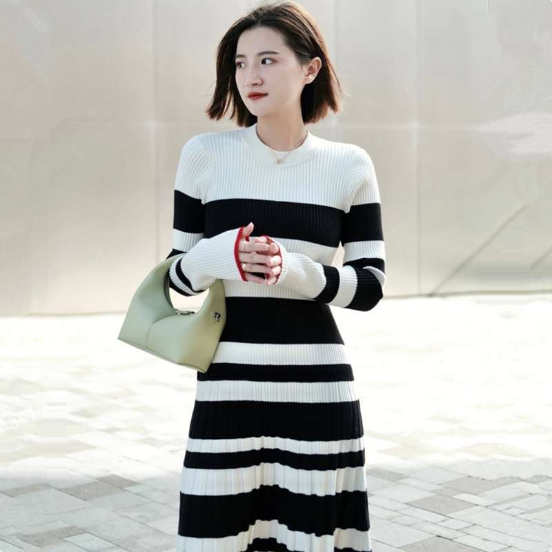 モノトーンボーダーニットワンピース ボーダー服