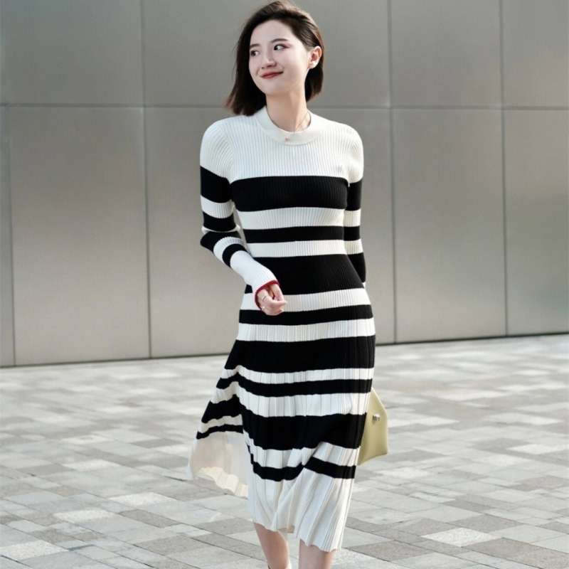 モノトーンボーダーニットワンピース ボーダー服