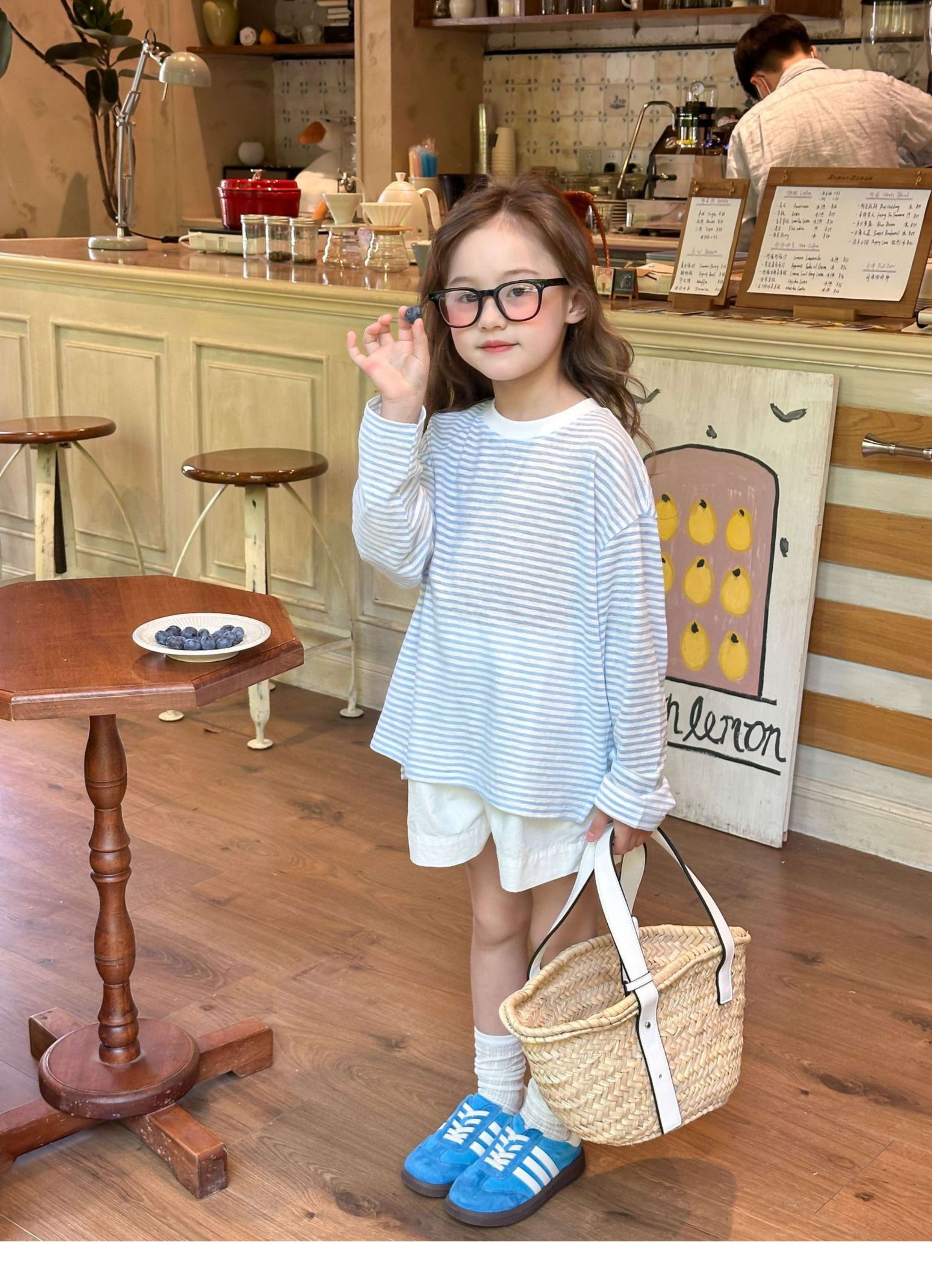 ゆったりシルエットのボーダー長袖Tシャツ ボーダー服