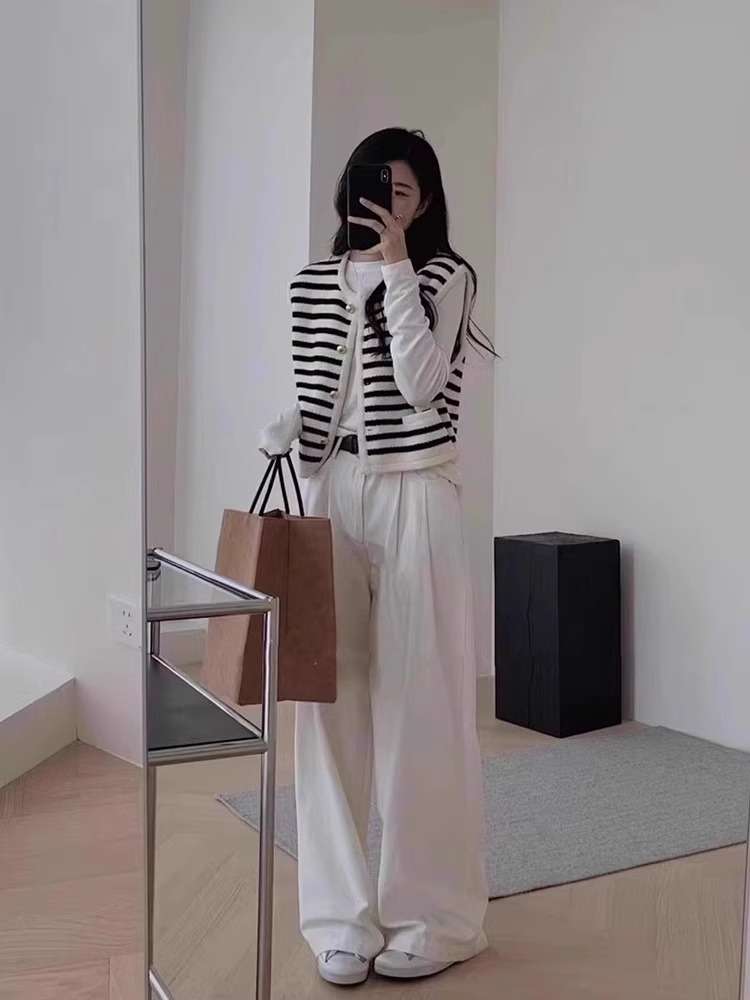 モダンストライプ柄ニットカーディガン ボーダー服