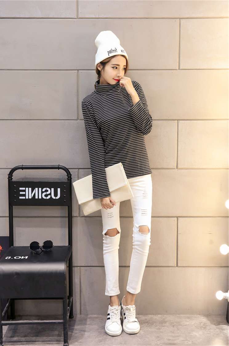 シンプル・ベーシックなボーダータートルネック ボーダー服
