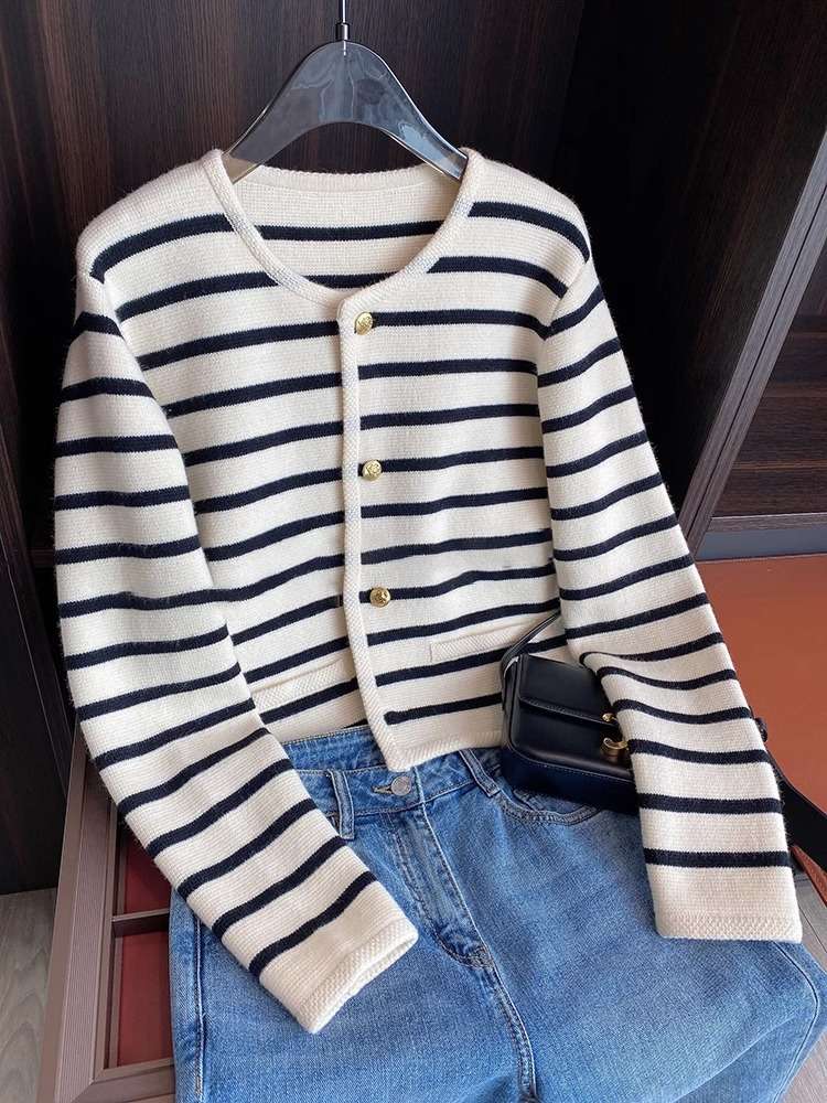 シンプル柄ボタン付きニットカーディガン ボーダー服
