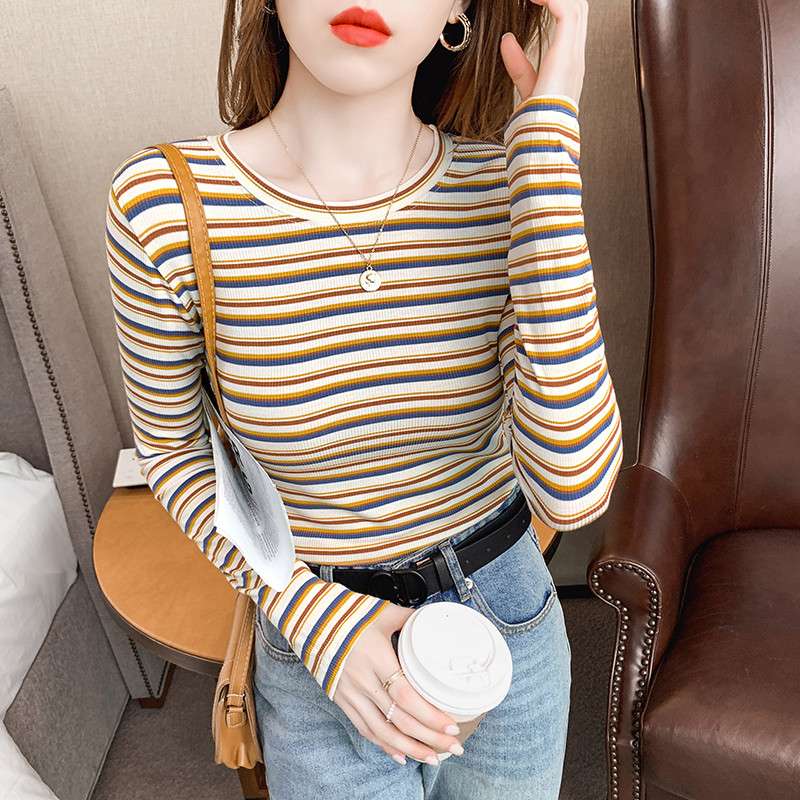 体型をキレイに見せる細ストライプニット ボーダー服