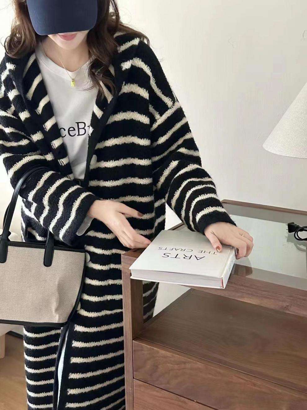 ふわふわニットの長めストライプカーディガン ボーダー服