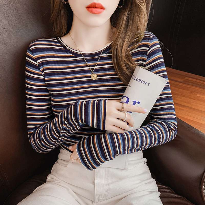 体型をキレイに見せる細ストライプニット ボーダー服