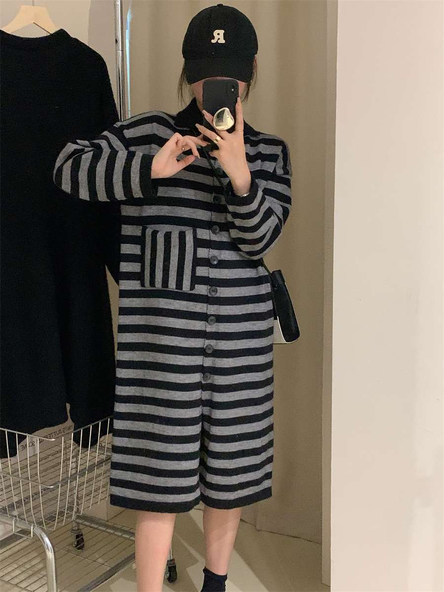 オーバーサイズストライプ柄ニットワンピース ボーダー服