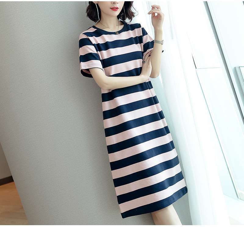 ゆったりシルエットのボーダーワンピース ボーダー服