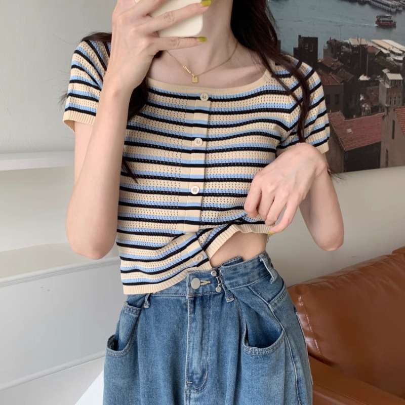ストライプ柄ボタン付きサマーニット ボーダー服