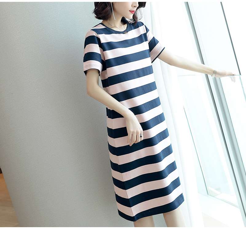 ゆったりシルエットのボーダーワンピース ボーダー服