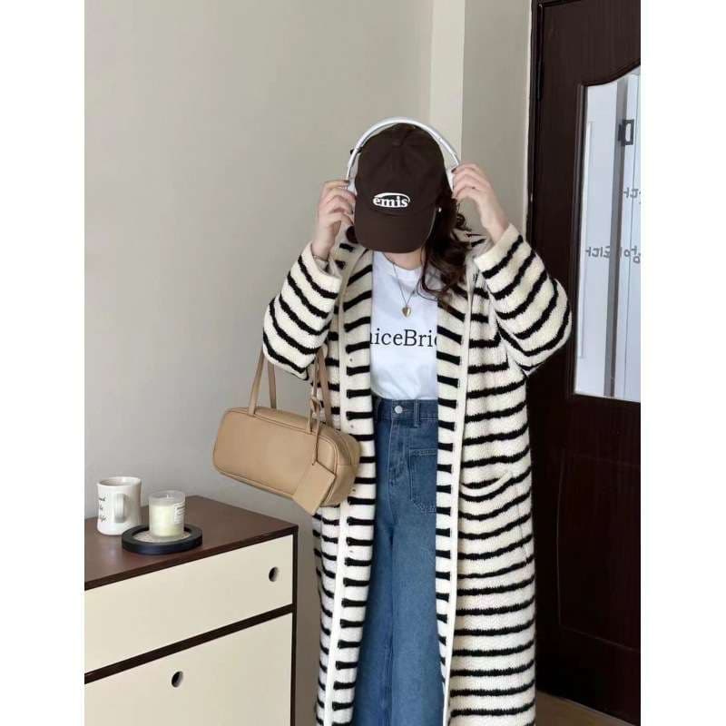 ふわふわニットの長めストライプカーディガン ボーダー服