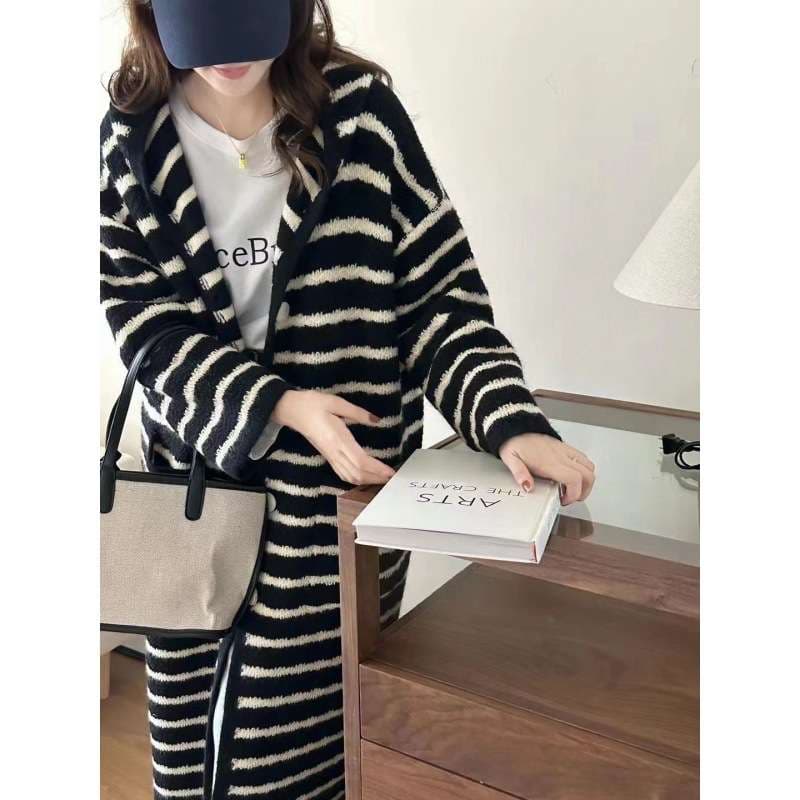 ふわふわニットの長めストライプカーディガン ボーダー服