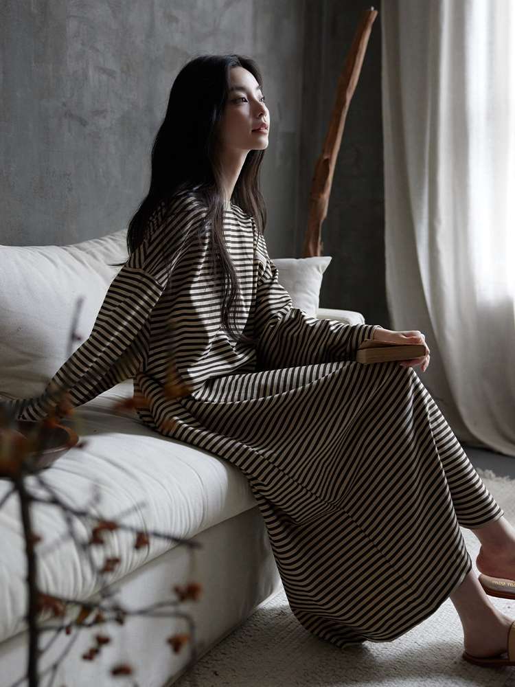 リラックスムード漂う縦縞ゆったりワンピース ボーダー服