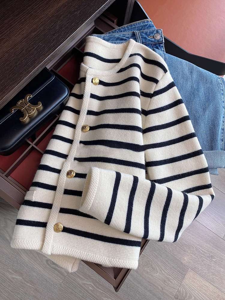 シンプル柄ボタン付きニットカーディガン ボーダー服