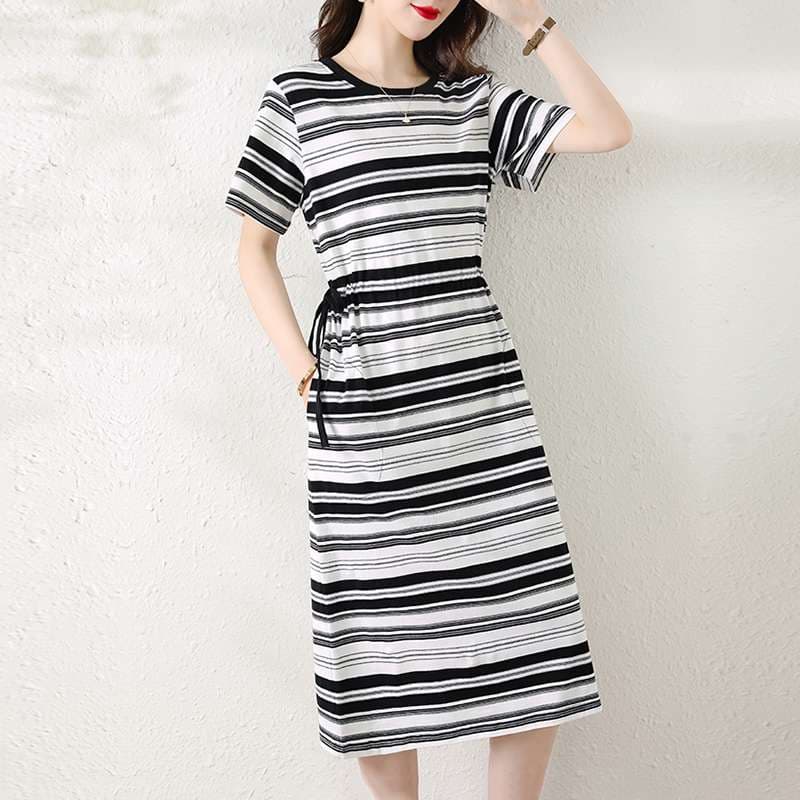 モノトーンボーダーのカジュアルワンピース ボーダー服