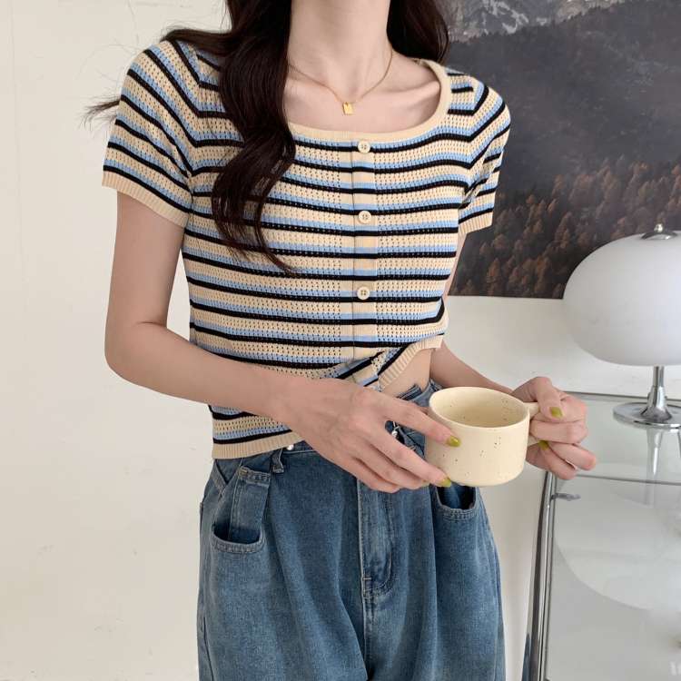 ストライプ柄ボタン付きサマーニット ボーダー服
