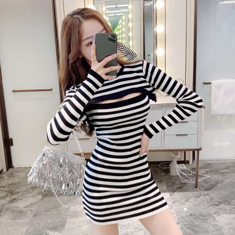 胸元カットアウトボーダーニットワンピース ボーダー服