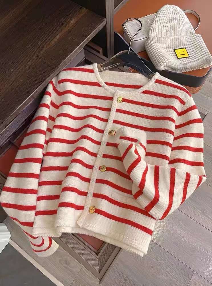 シンプル柄ボタン付きニットカーディガン ボーダー服