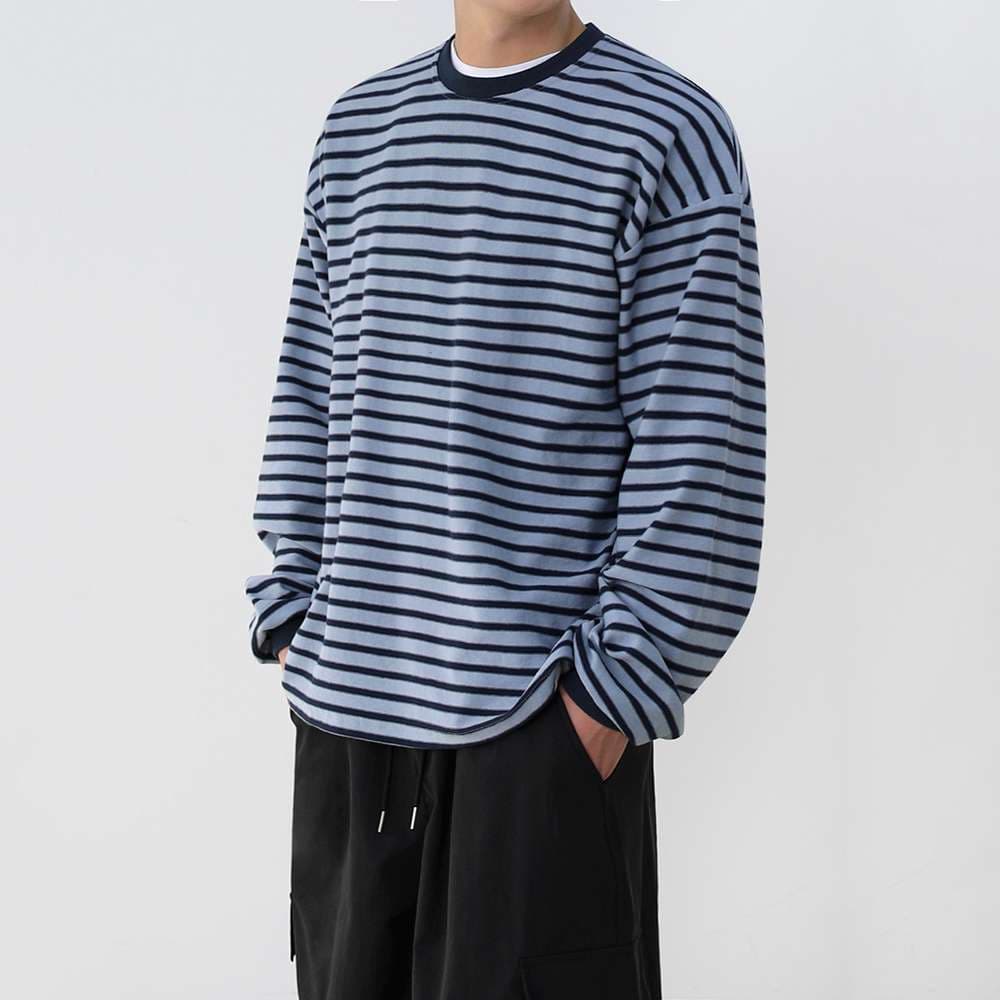 ゆったりシルエットのボーダー長袖Tシャツ ボーダー服