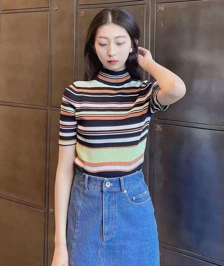 マルチボーダー柄リブ編みハイネックニット ボーダー服