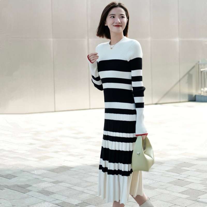 モノトーンボーダーニットワンピース ボーダー服