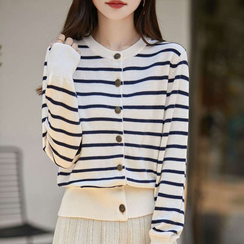 ボーダー柄クルーネックカーディガン ボーダー服