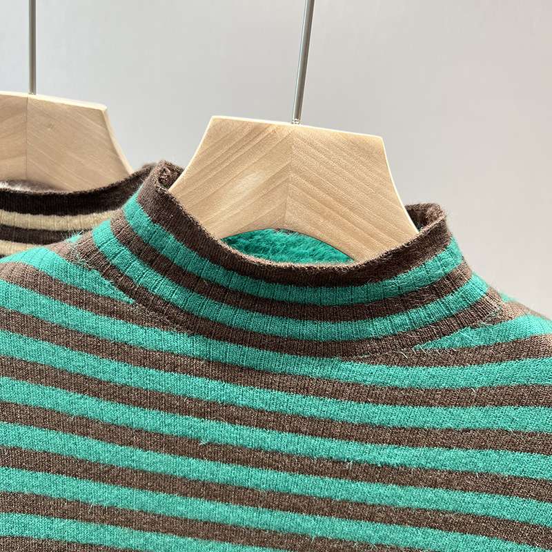 ボーダー柄ふわもこ裾タートルネックセーター ボーダー服