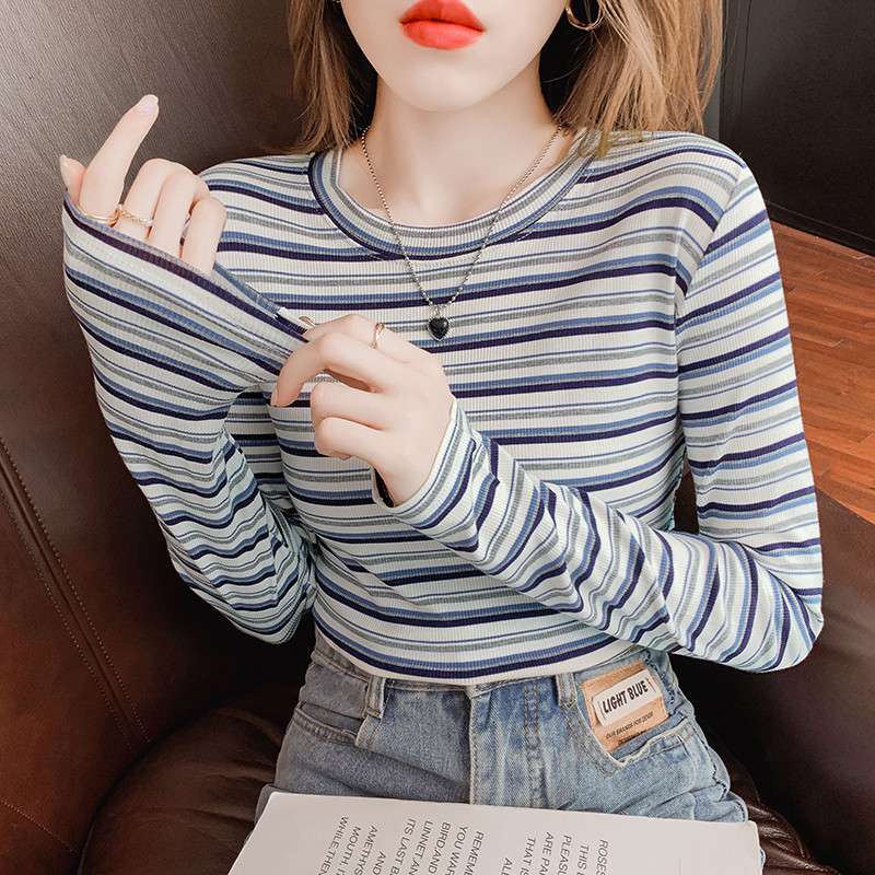 体型をキレイに見せる細ストライプニット ボーダー服