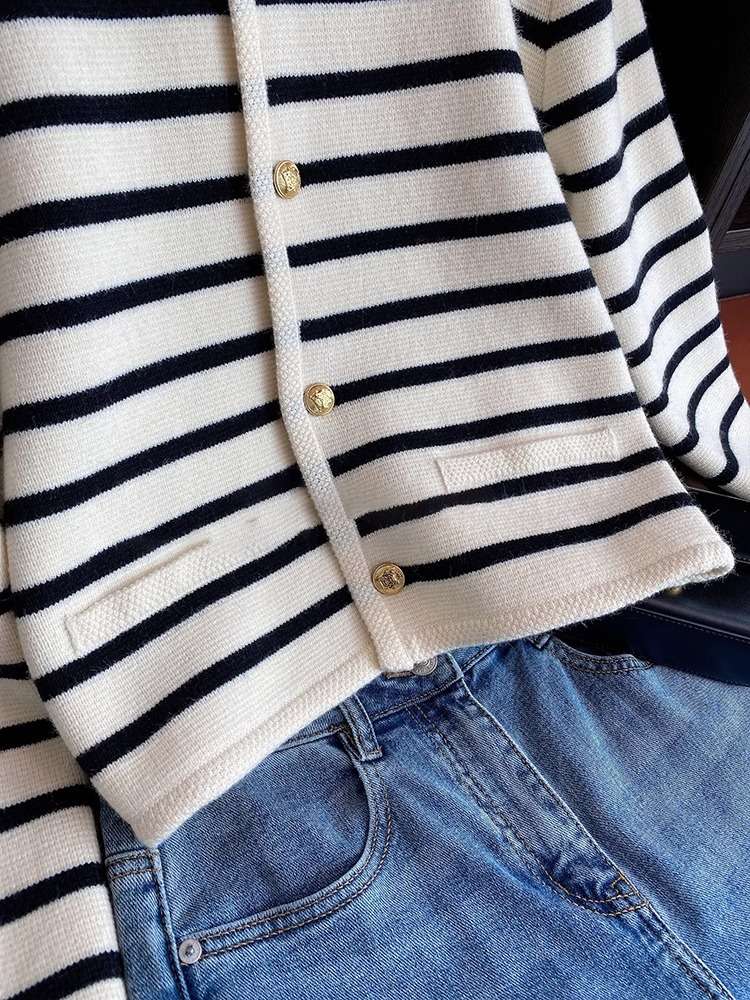 シンプル柄ボタン付きニットカーディガン ボーダー服