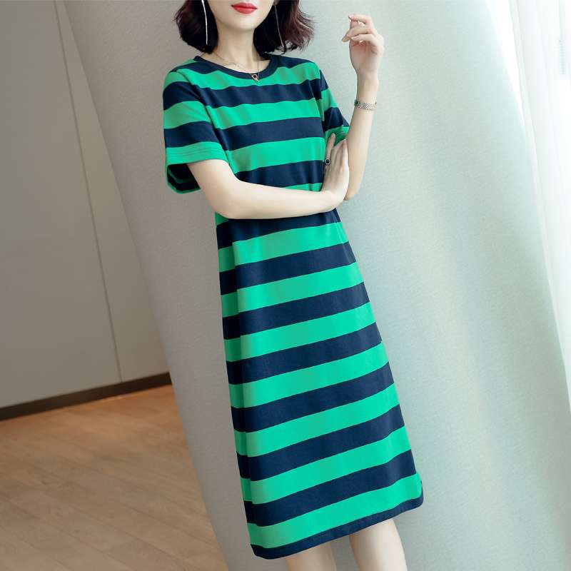 ゆったりシルエットのボーダーワンピース ボーダー服
