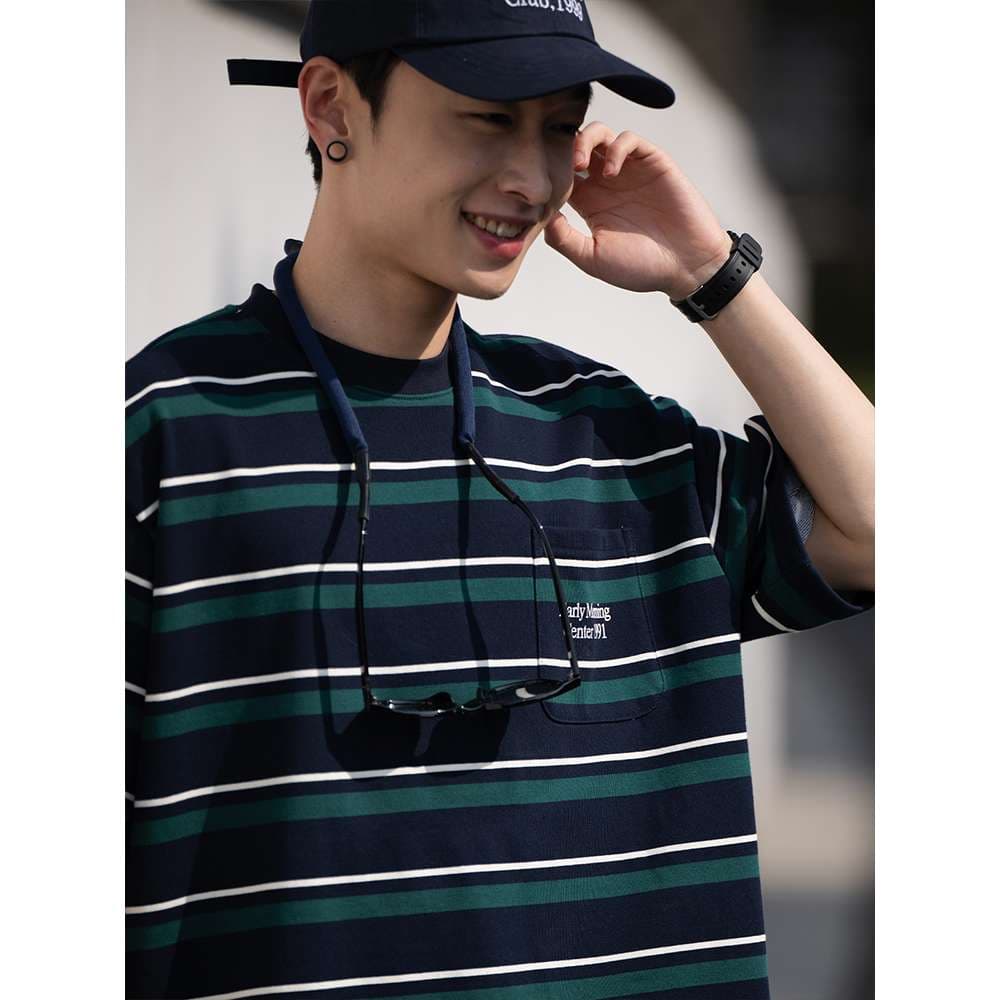 都会的なボーダー柄ゆったりTシャツ ボーダー服