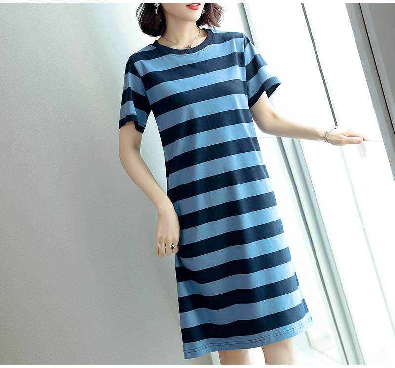 ゆったりシルエットのボーダーワンピース ボーダー服