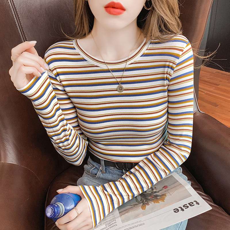 体型をキレイに見せる細ストライプニット ボーダー服