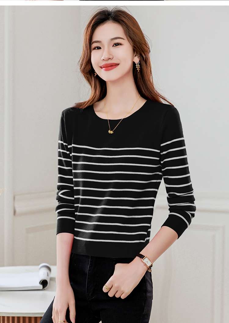 すっきりシルエットのボーダーニット ボーダー服