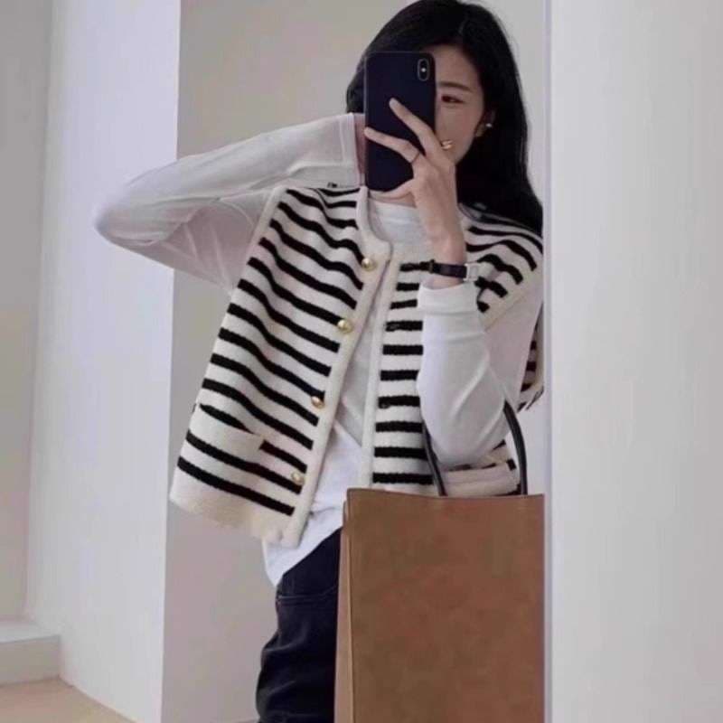 モダンストライプ柄ニットカーディガン ボーダー服
