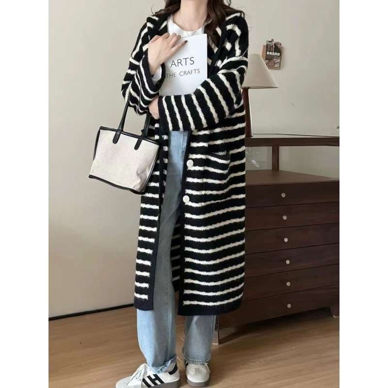 ふわふわニットの長めストライプカーディガン ボーダー服
