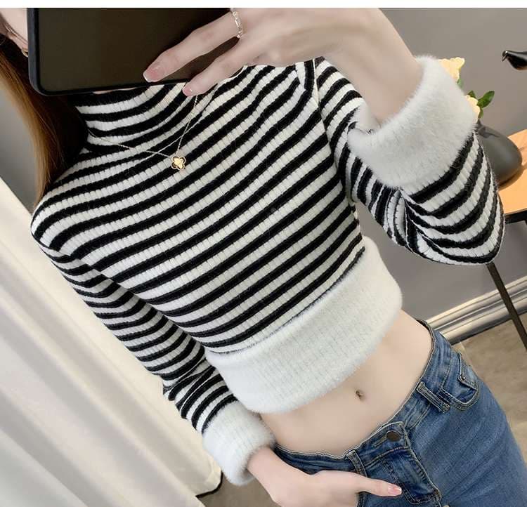 ボーダー柄クロップド丈タートルネックセーター ボーダー服