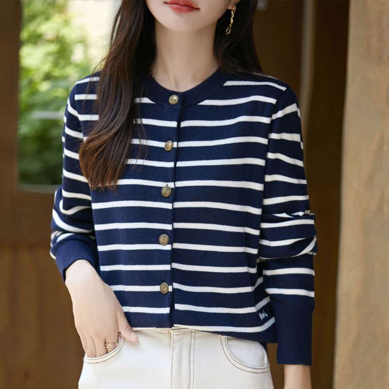 ボーダー柄クルーネックカーディガン ボーダー服