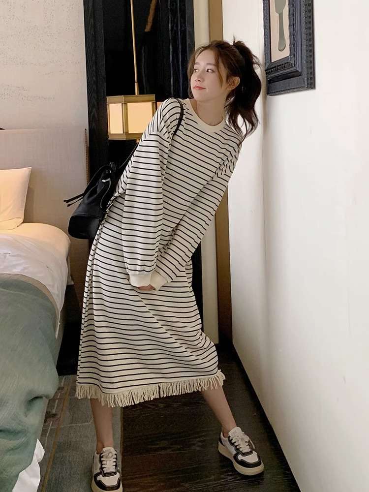 フリンジ付きボーダーニットロングワンピース ボーダー服