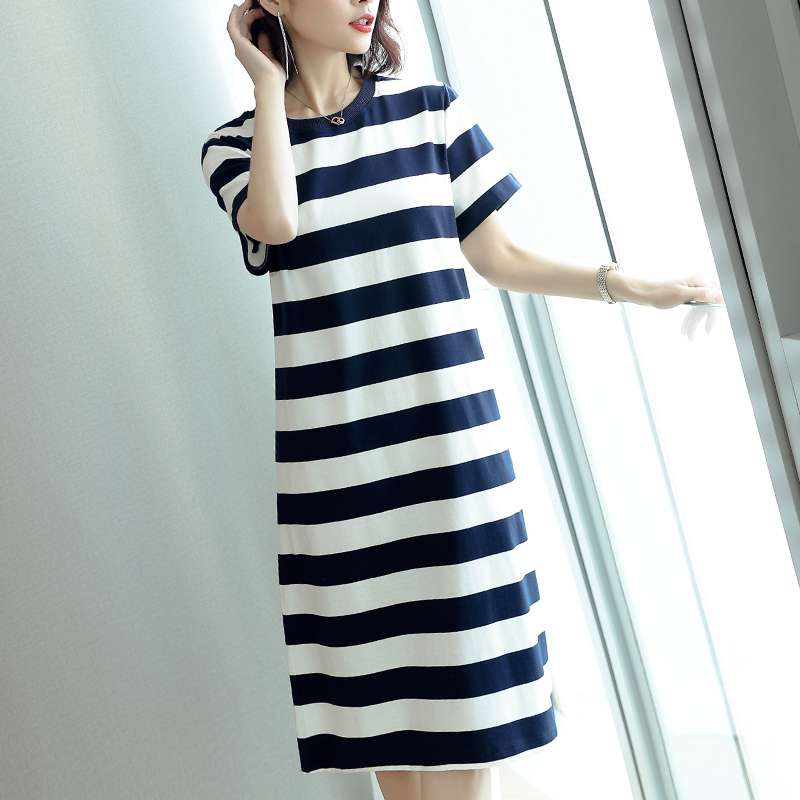 ゆったりシルエットのボーダーワンピース ボーダー服