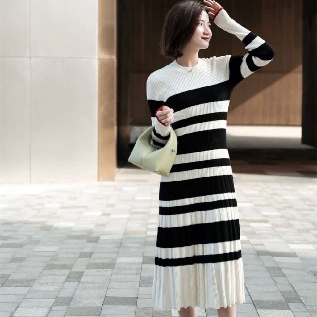 モノトーンボーダーニットワンピース ボーダー服